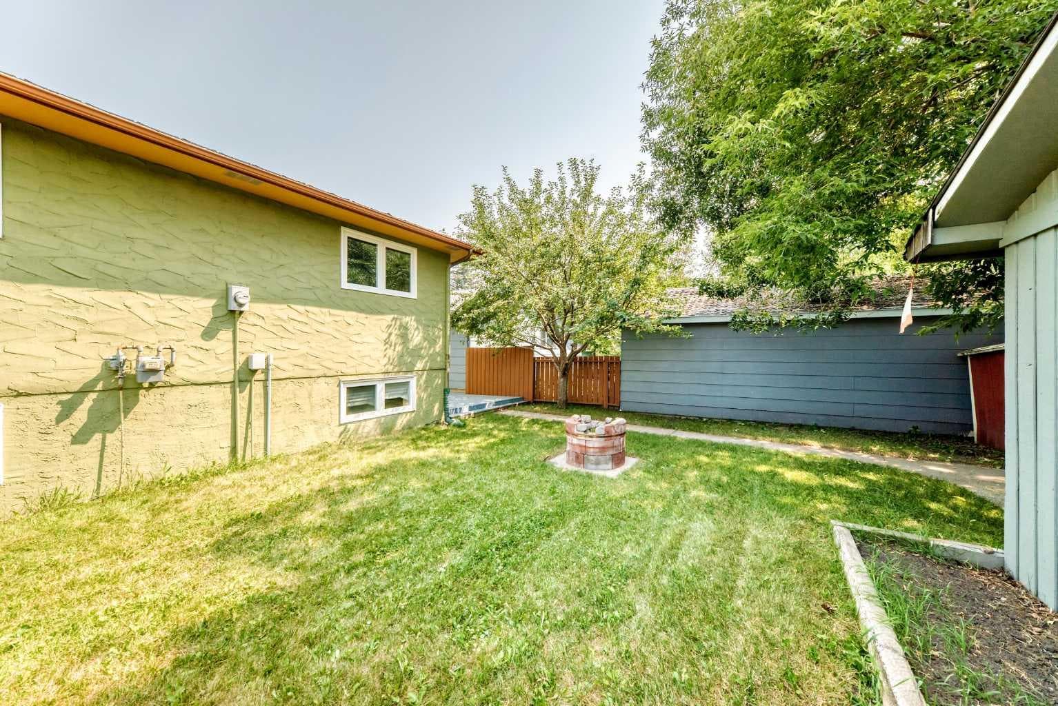 136 Midlawn Close SE