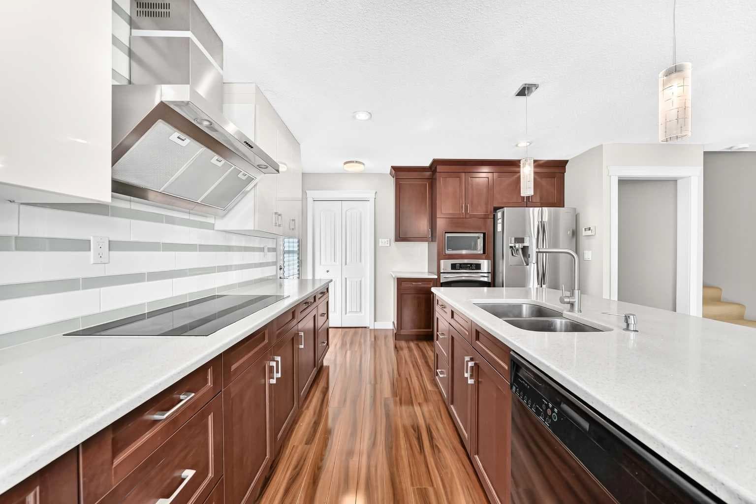 136 Midlawn Close SE