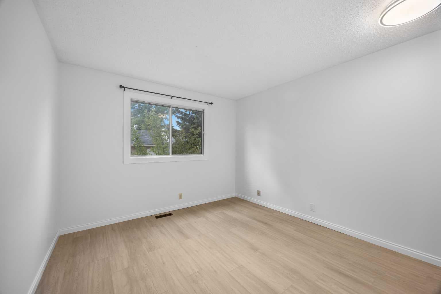 155 Sandarac Way NW