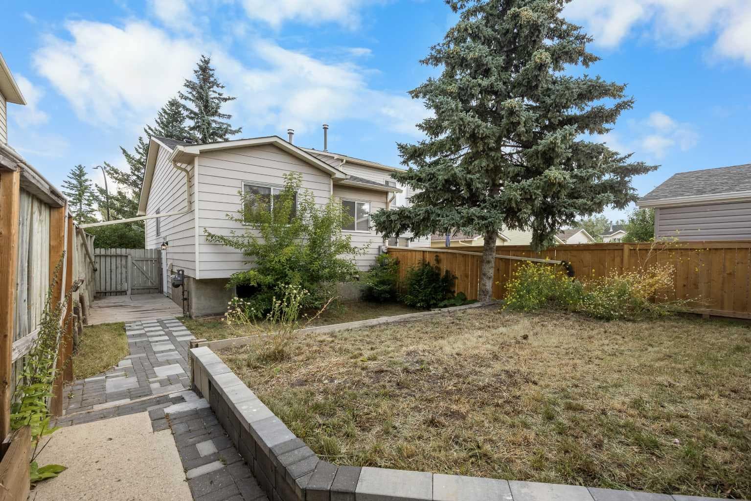 155 Sandarac Way NW