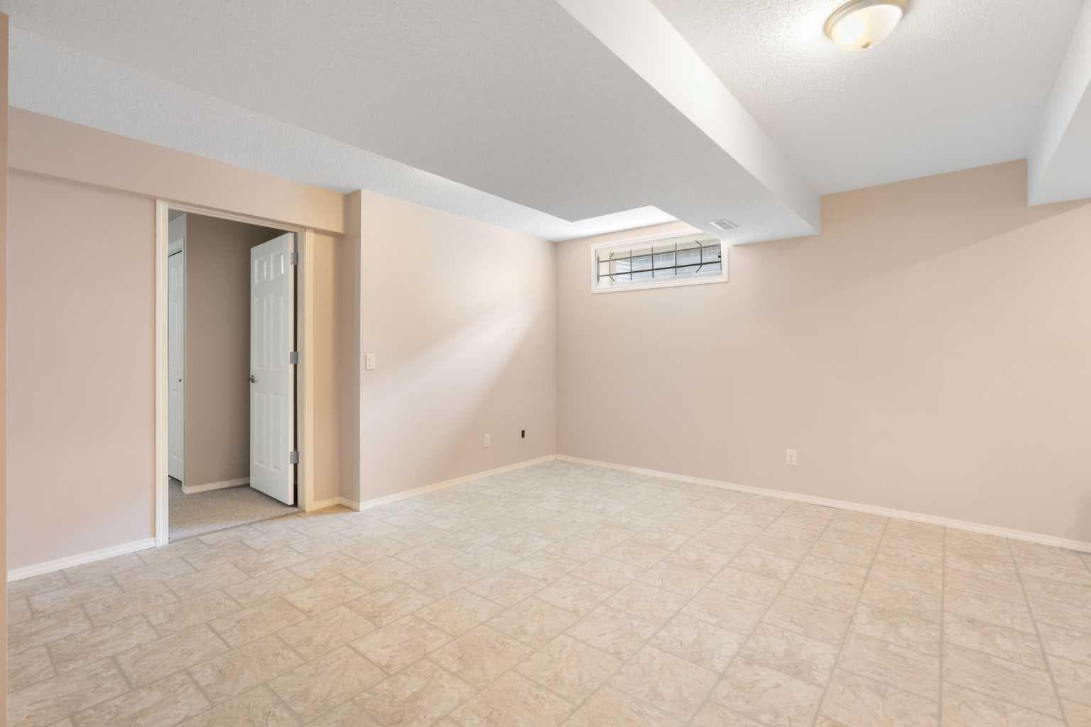 77 Tararidge Circle NE