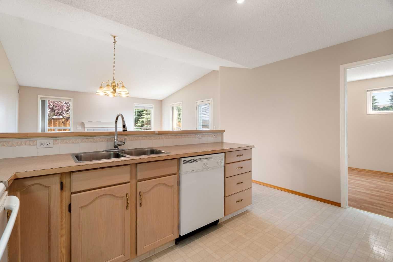 77 Tararidge Circle NE