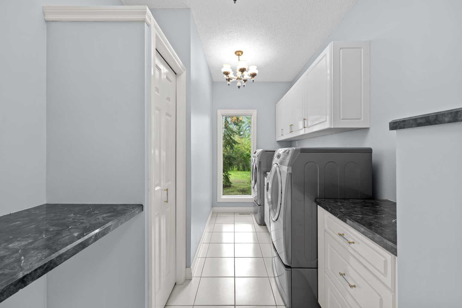 7 Biggar Heights Bay 