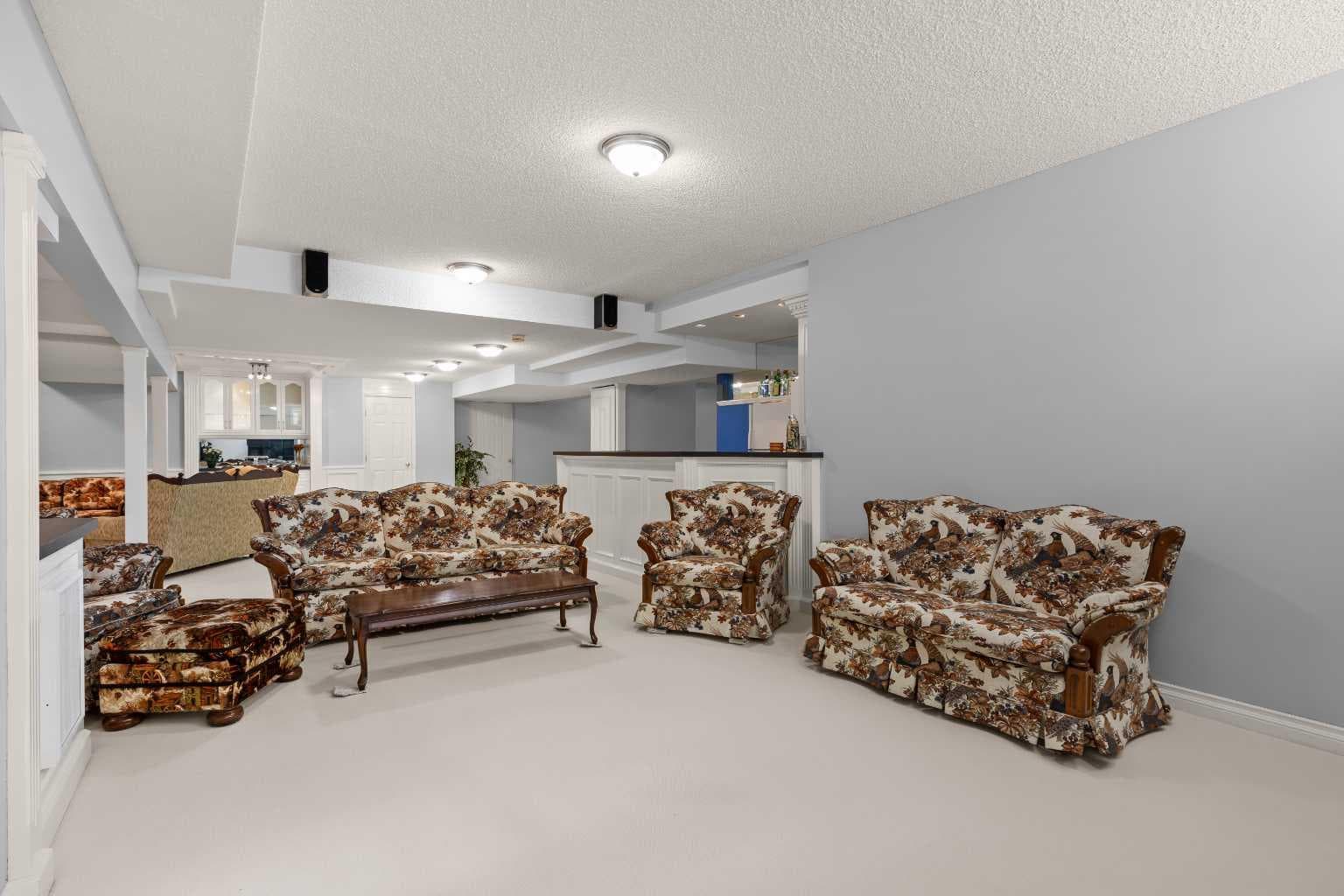 7 Biggar Heights Bay 