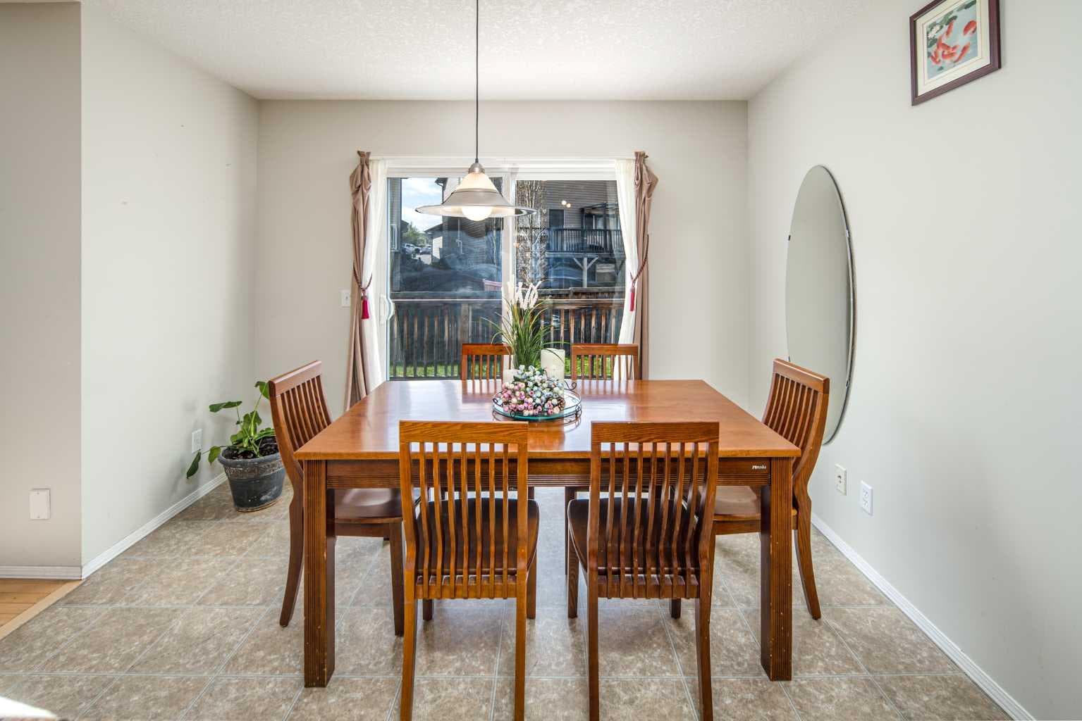 96 Panamount Manor NW