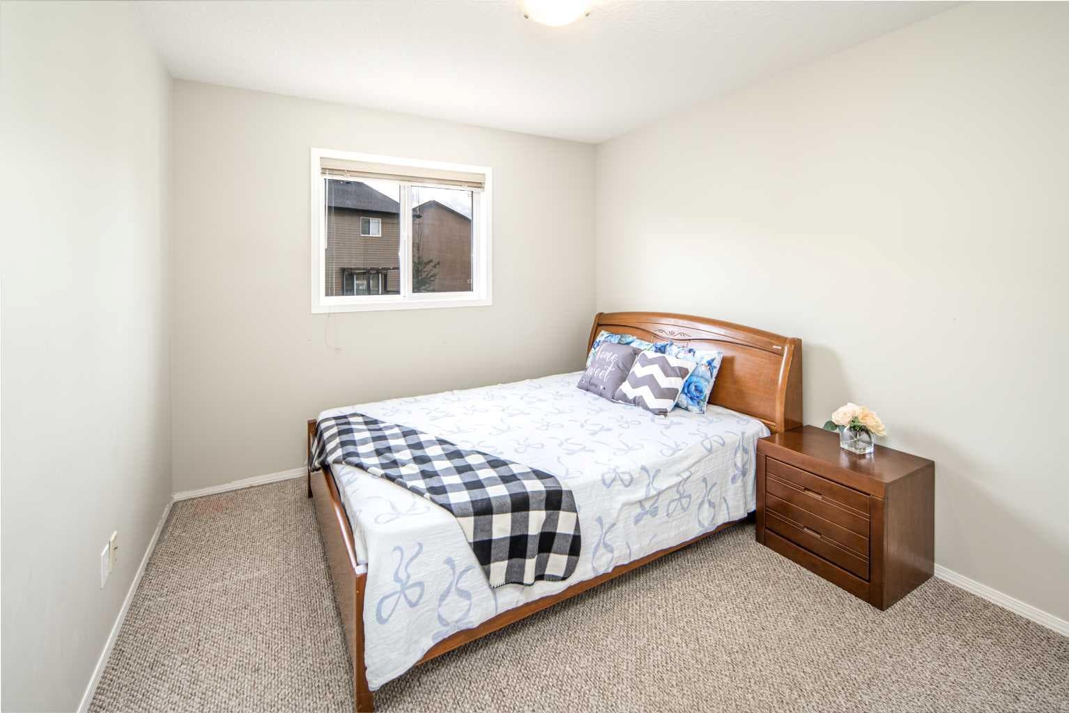 96 Panamount Manor NW