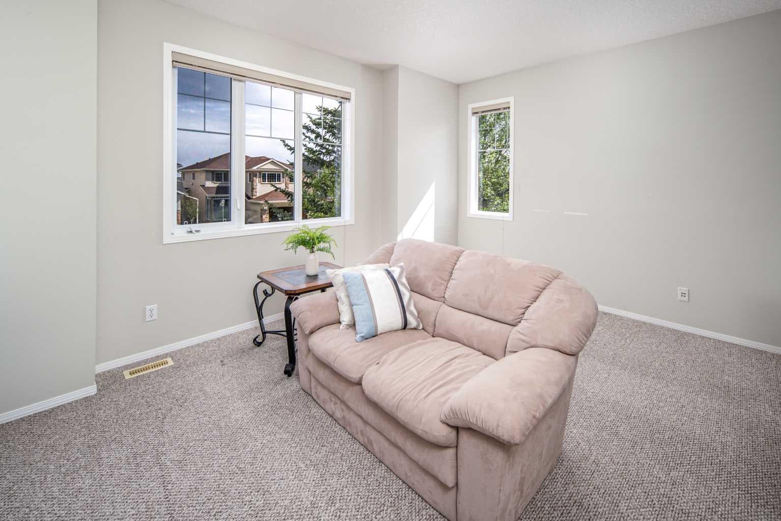 96 Panamount Manor NW