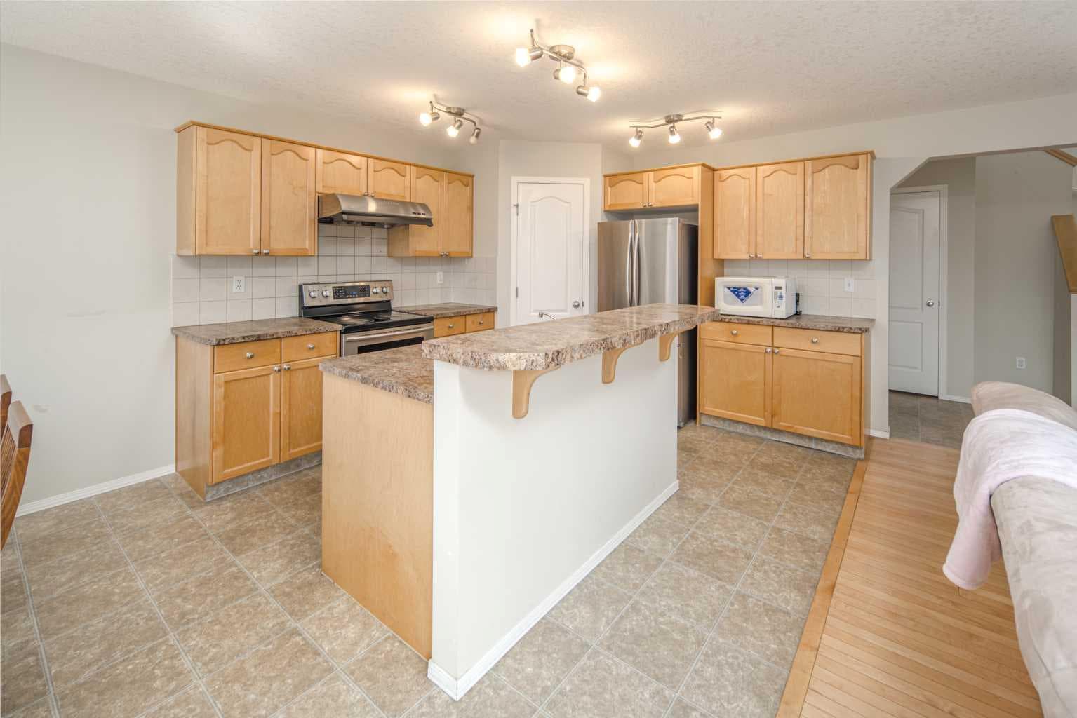 96 Panamount Manor NW