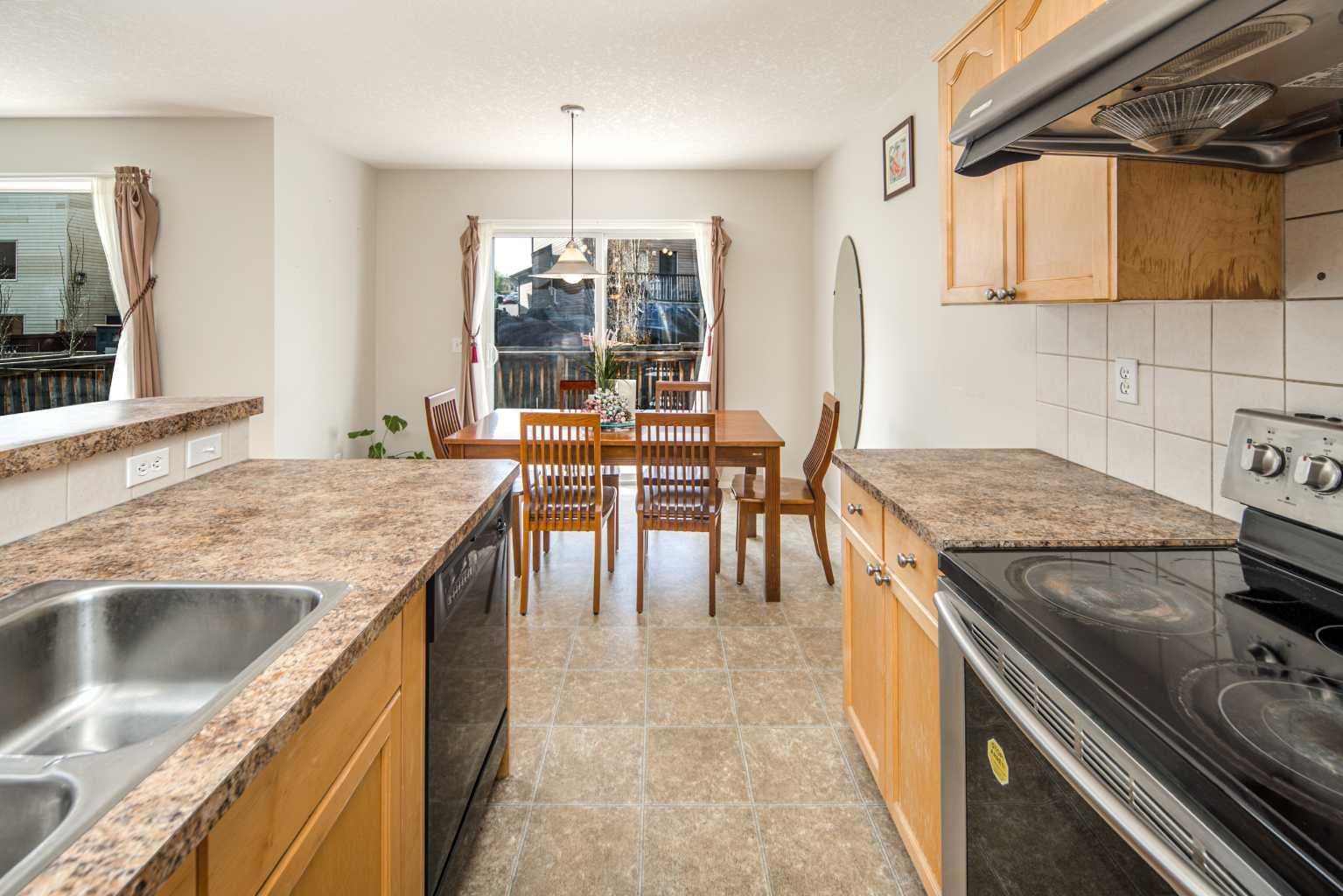 96 Panamount Manor NW