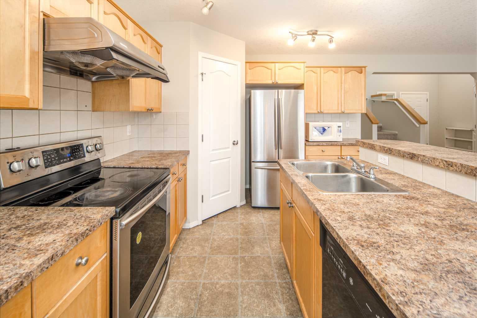 96 Panamount Manor NW