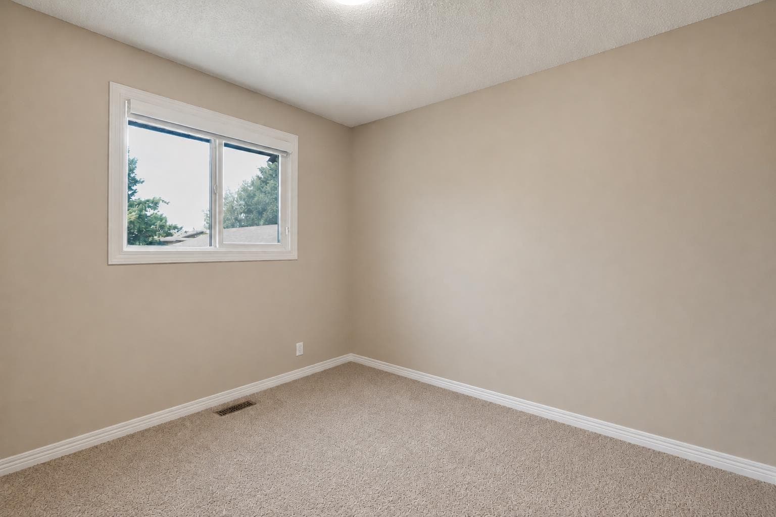 115 Abingdon Crescent NE