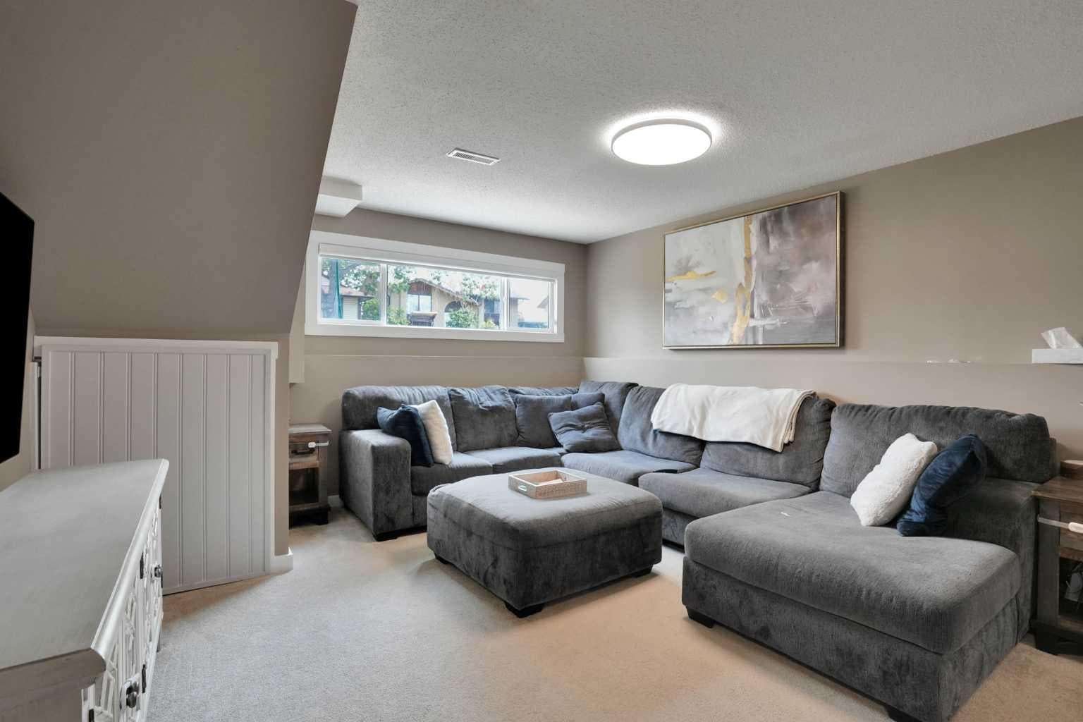 115 Abingdon Crescent NE
