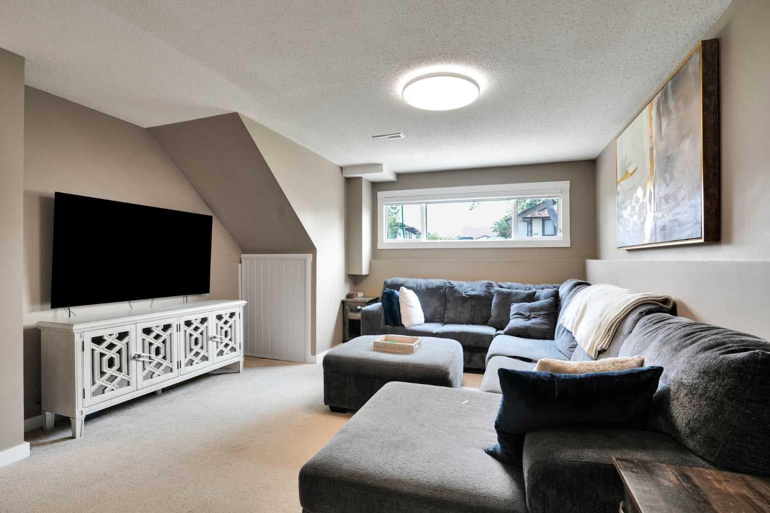 115 Abingdon Crescent NE