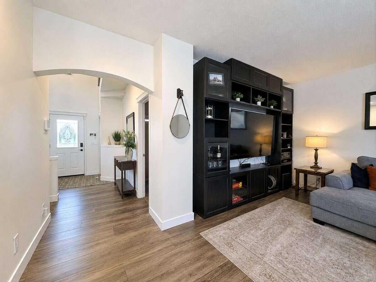 24 Brander Avenue NW