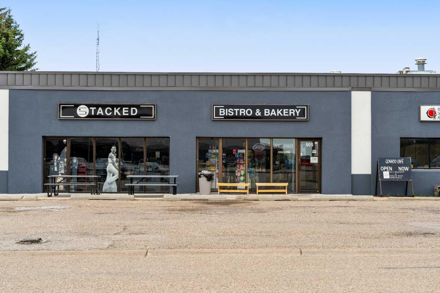 208, 1010 Railway Street 