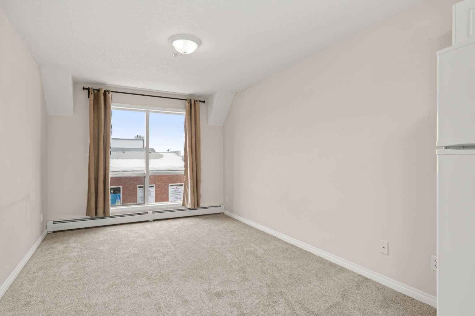 208, 1010 Railway Street 