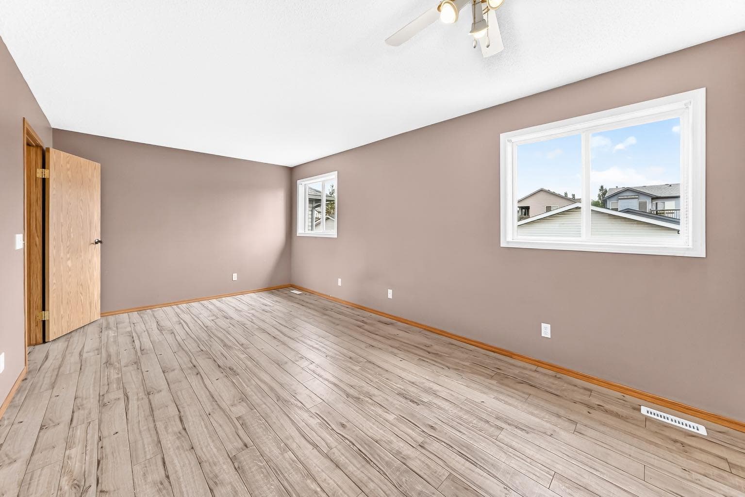 15 Coventry Link NE