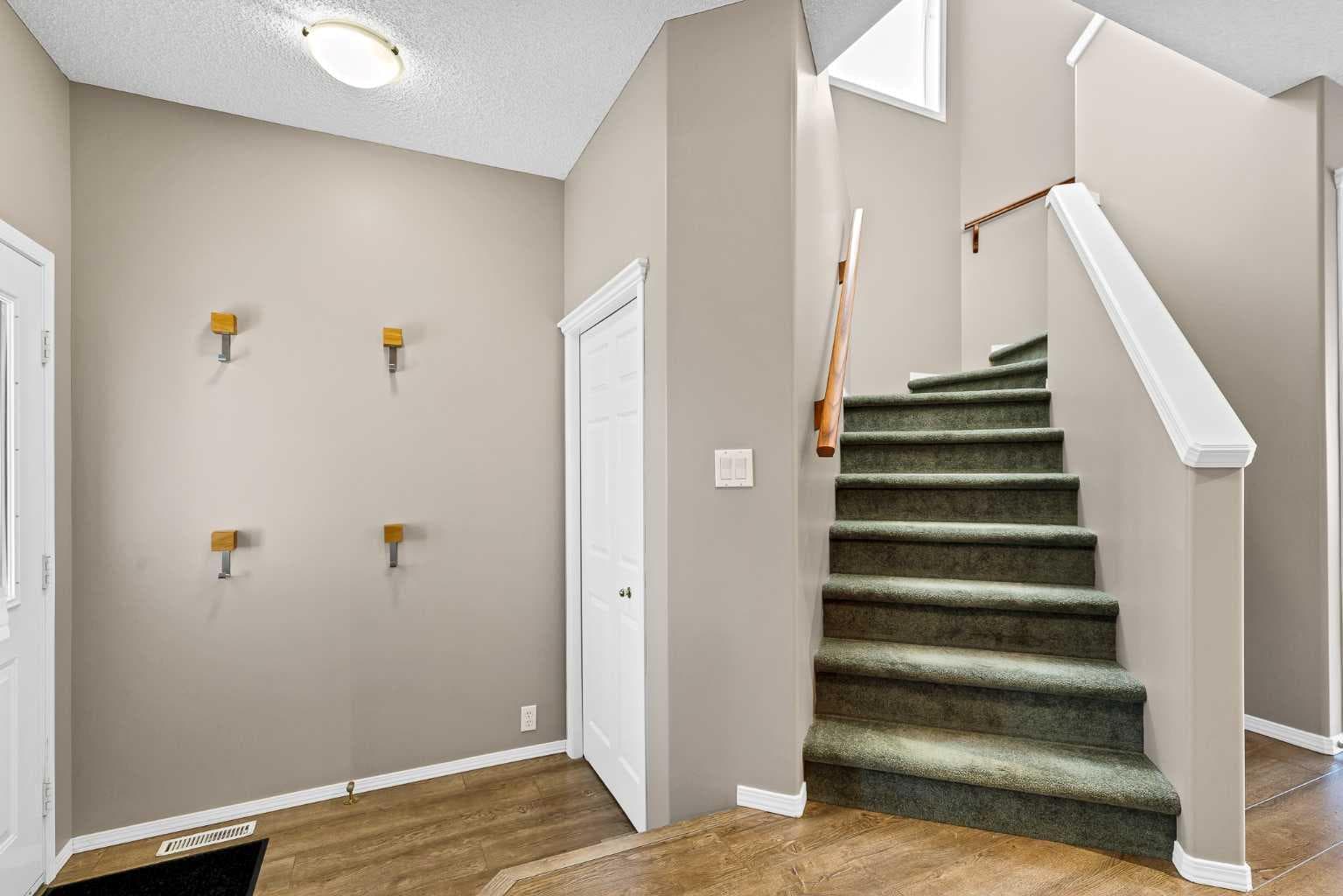 152 Covewood Green NE