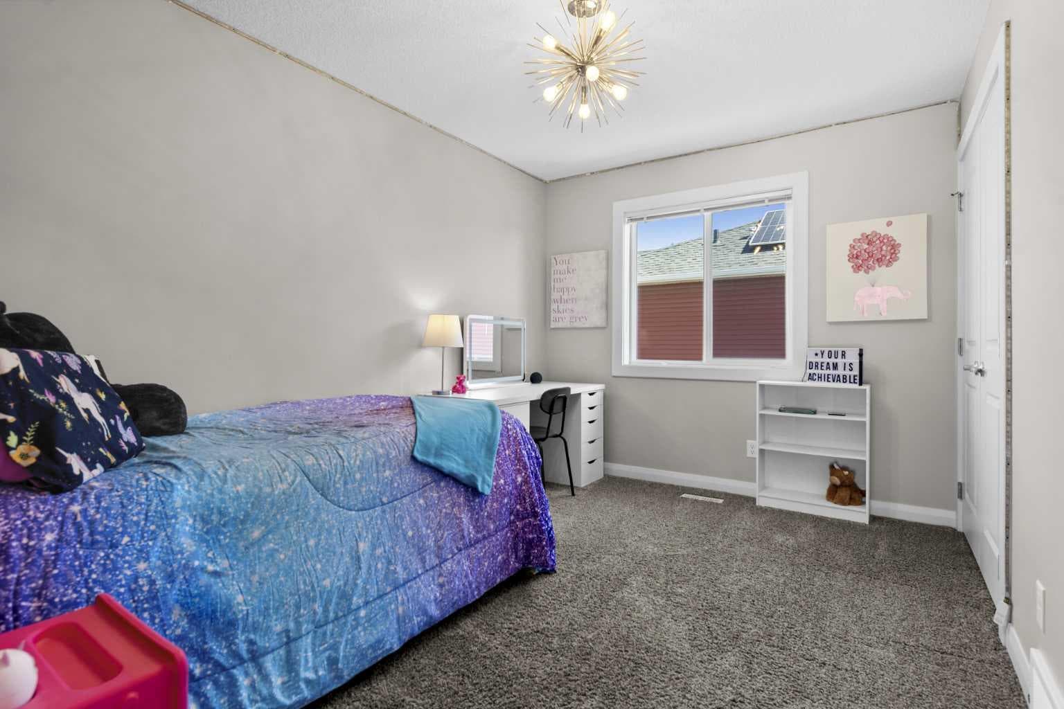 100 Kinniburgh Gardens 