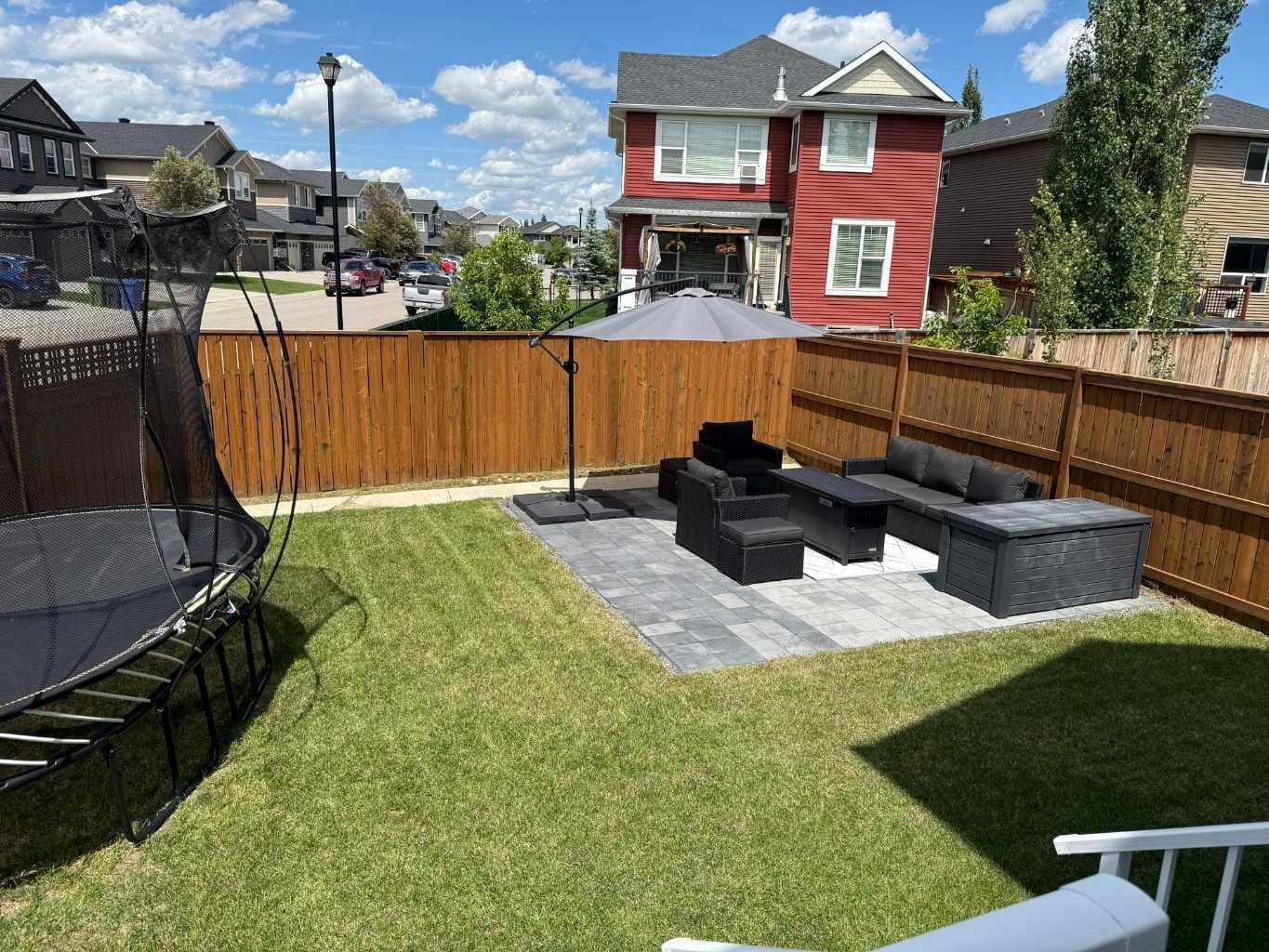 100 Kinniburgh Gardens 