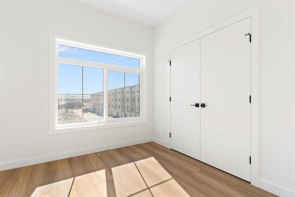 407, 156 Park Street 