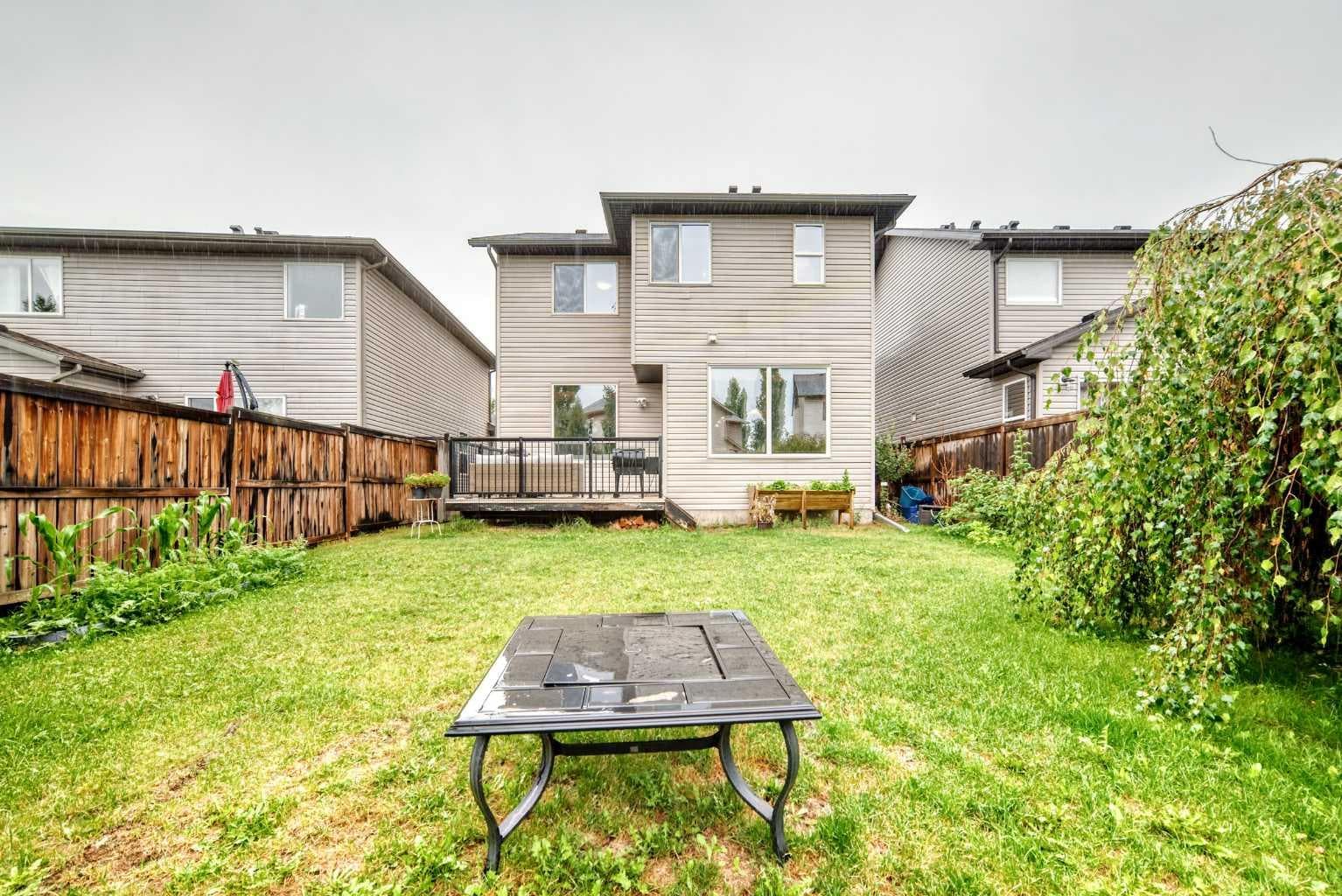 121 Chapalina Heights SE