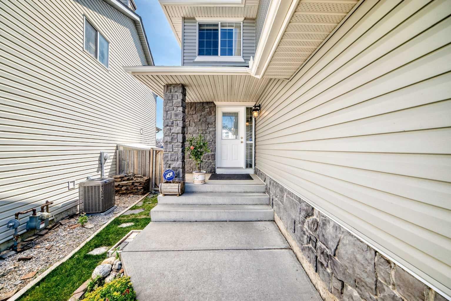 505 Kincora Bay NW