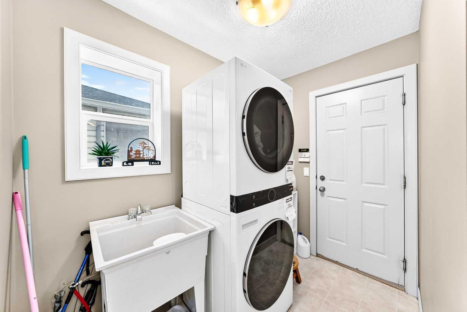 505 Kincora Bay NW