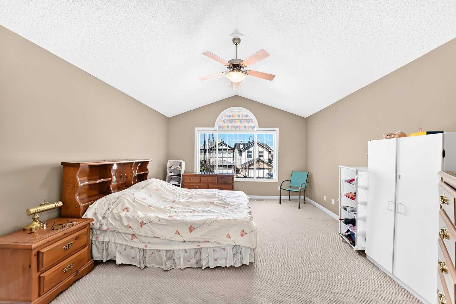 505 Kincora Bay NW