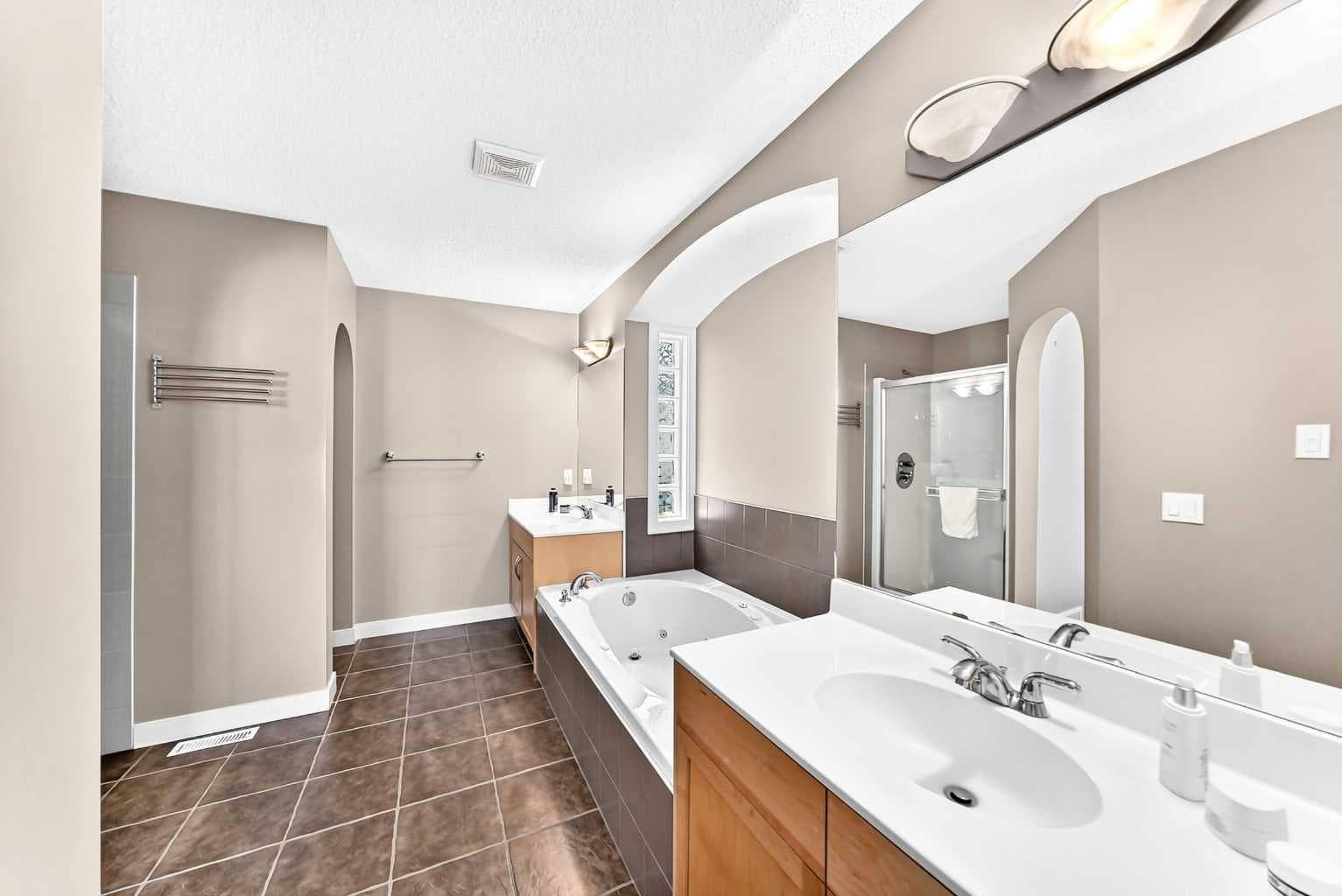 505 Kincora Bay NW