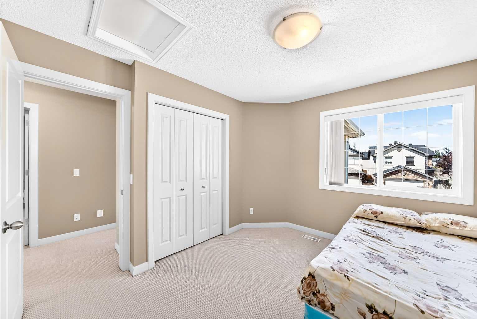 505 Kincora Bay NW
