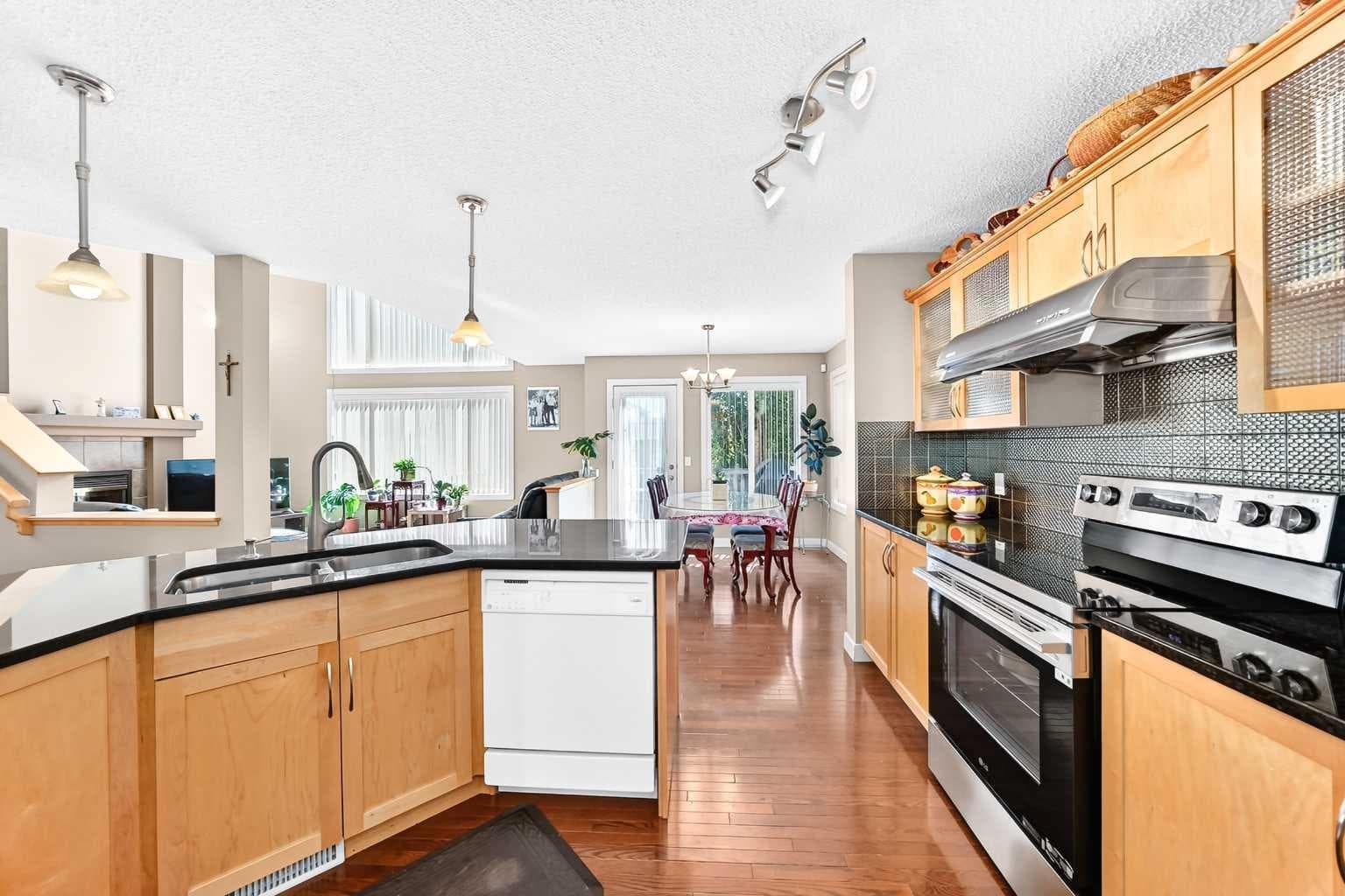 505 Kincora Bay NW