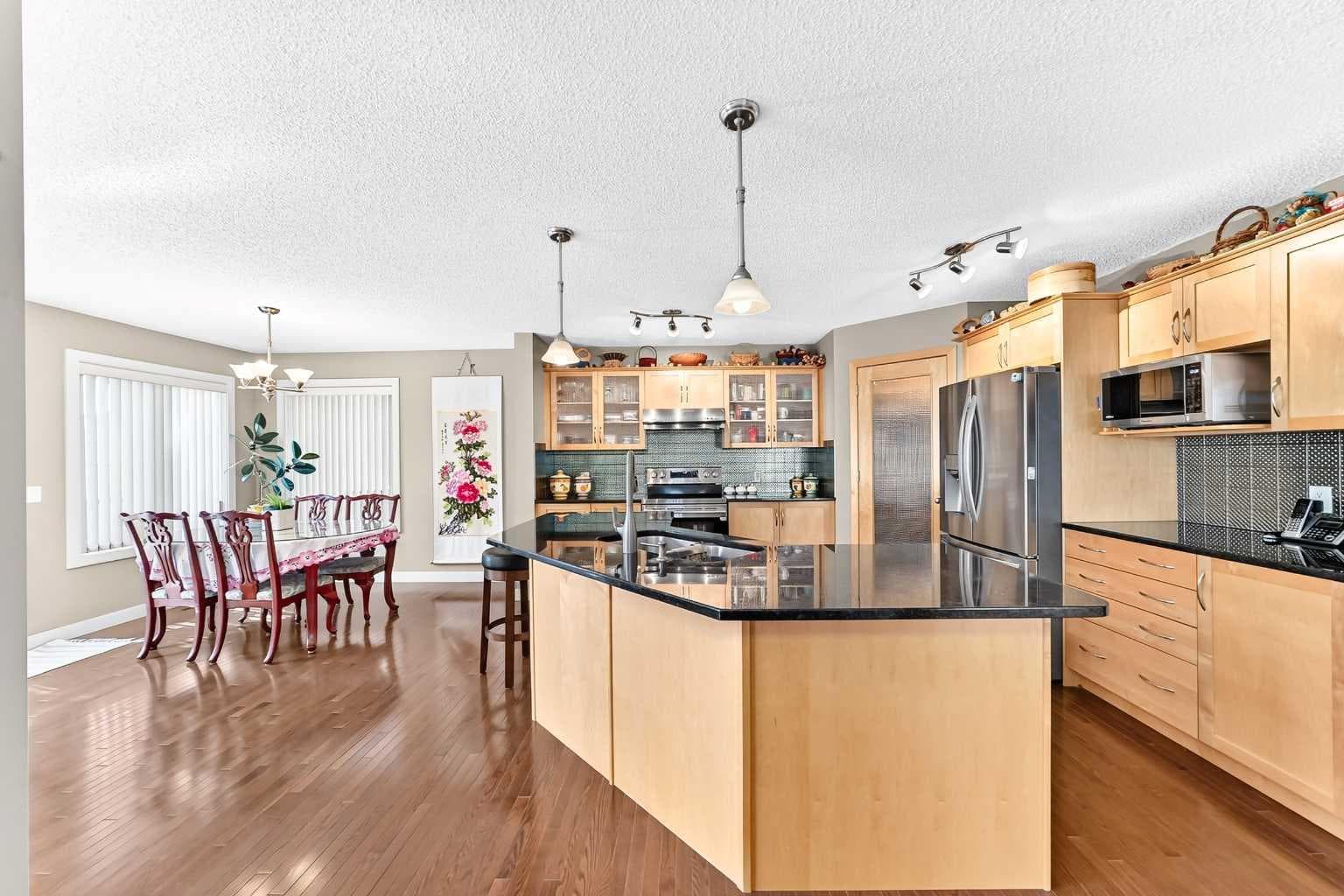 505 Kincora Bay NW