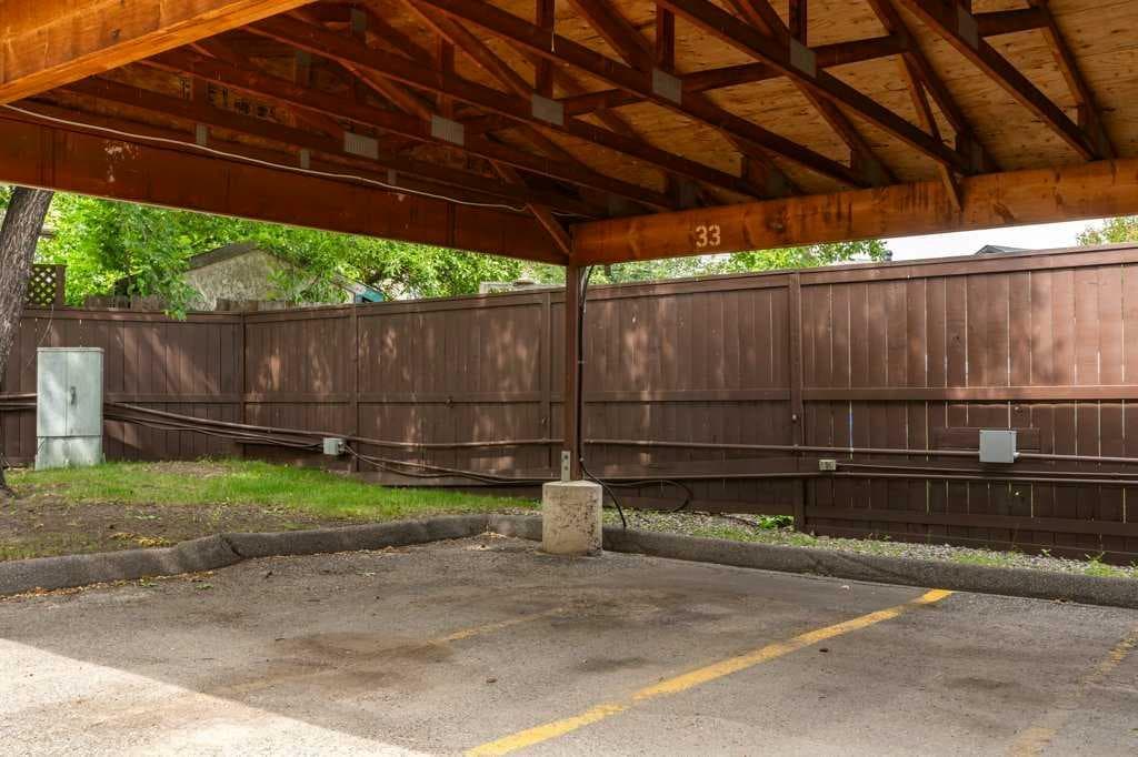 305, 550 Westwood Drive SW