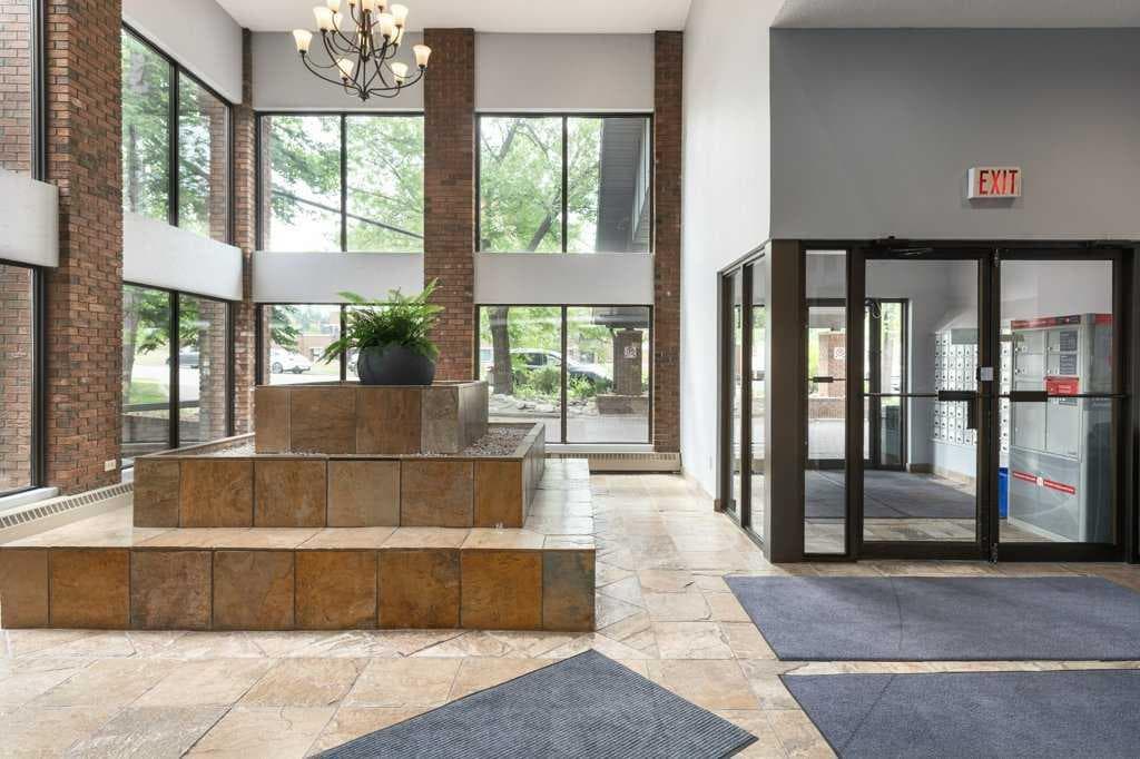 305, 550 Westwood Drive SW