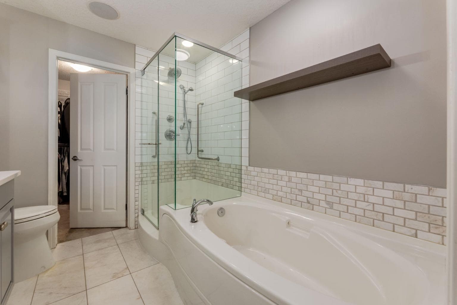 218 Springbank Villas SW