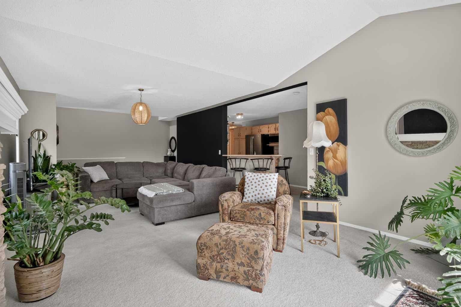 204, 39 Hidden Creek Place NW