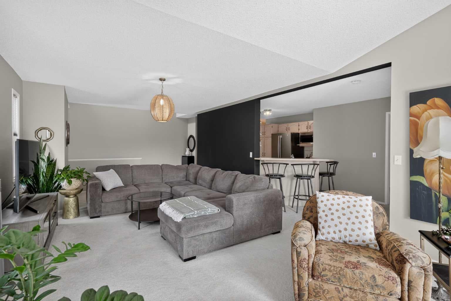 204, 39 Hidden Creek Place NW
