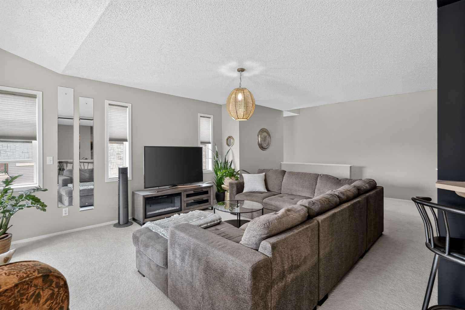 204, 39 Hidden Creek Place NW