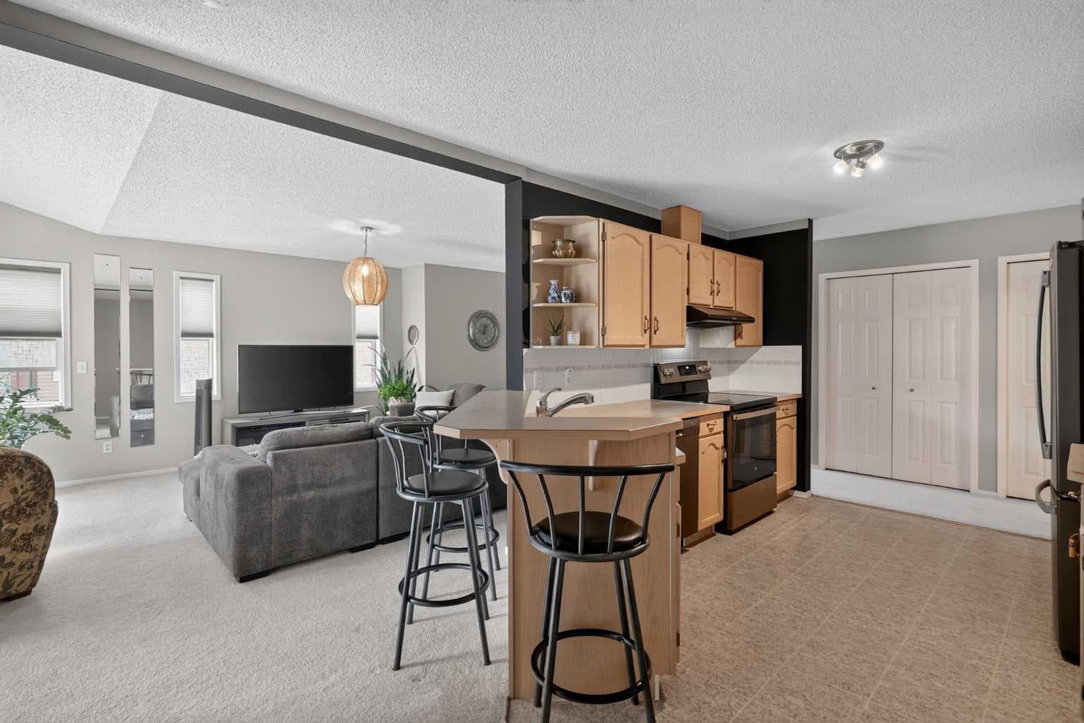 204, 39 Hidden Creek Place NW