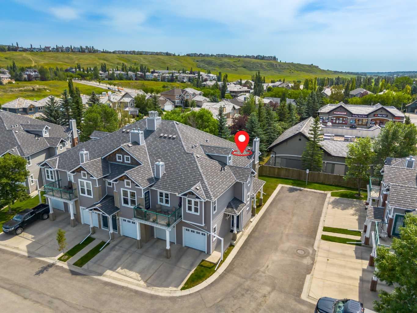 204, 39 Hidden Creek Place NW