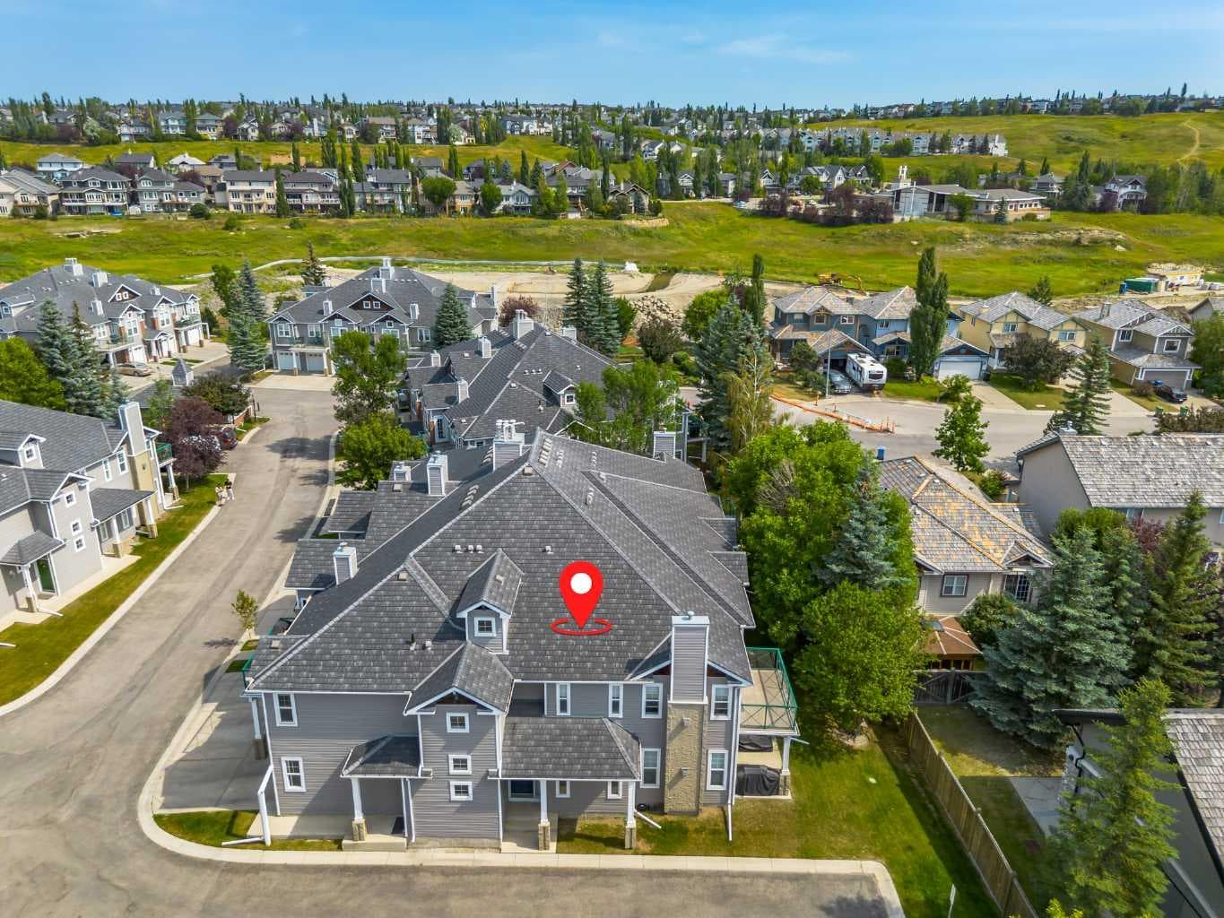 204, 39 Hidden Creek Place NW