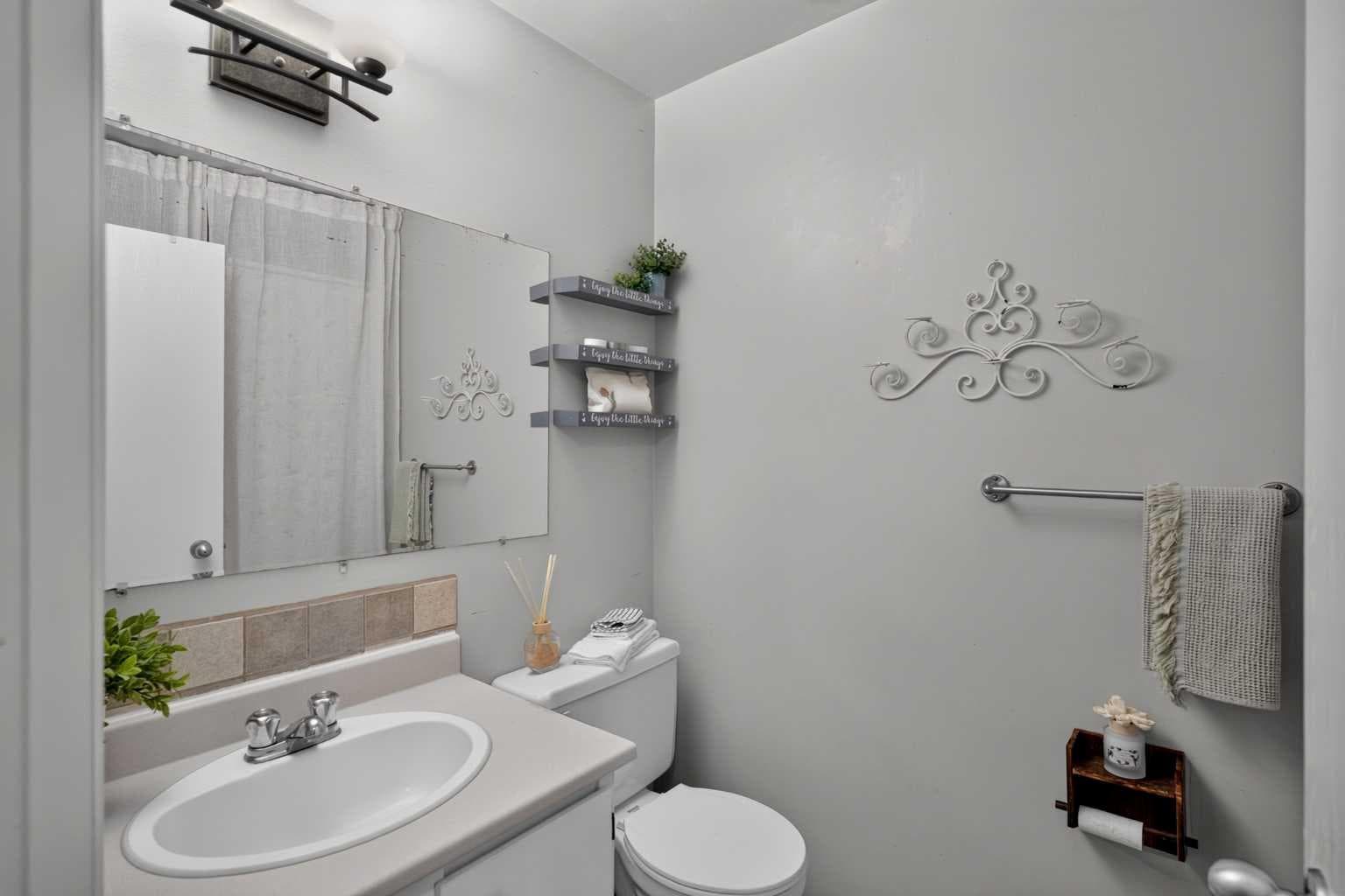 45, 380 Bermuda Drive NW