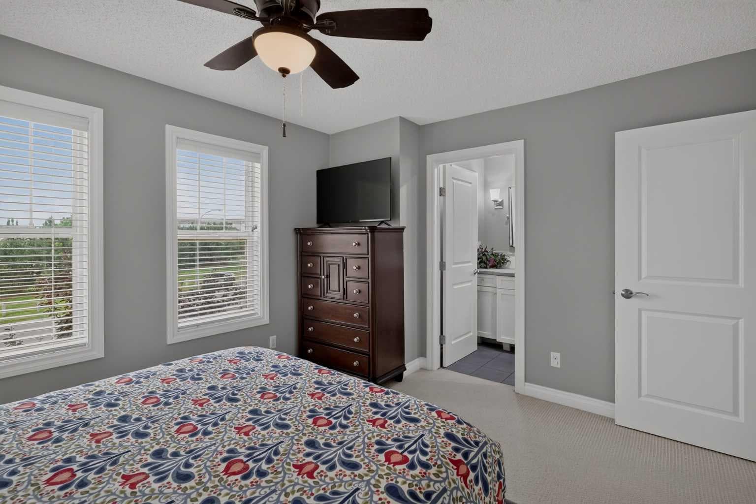 53 Mahogany Point SE