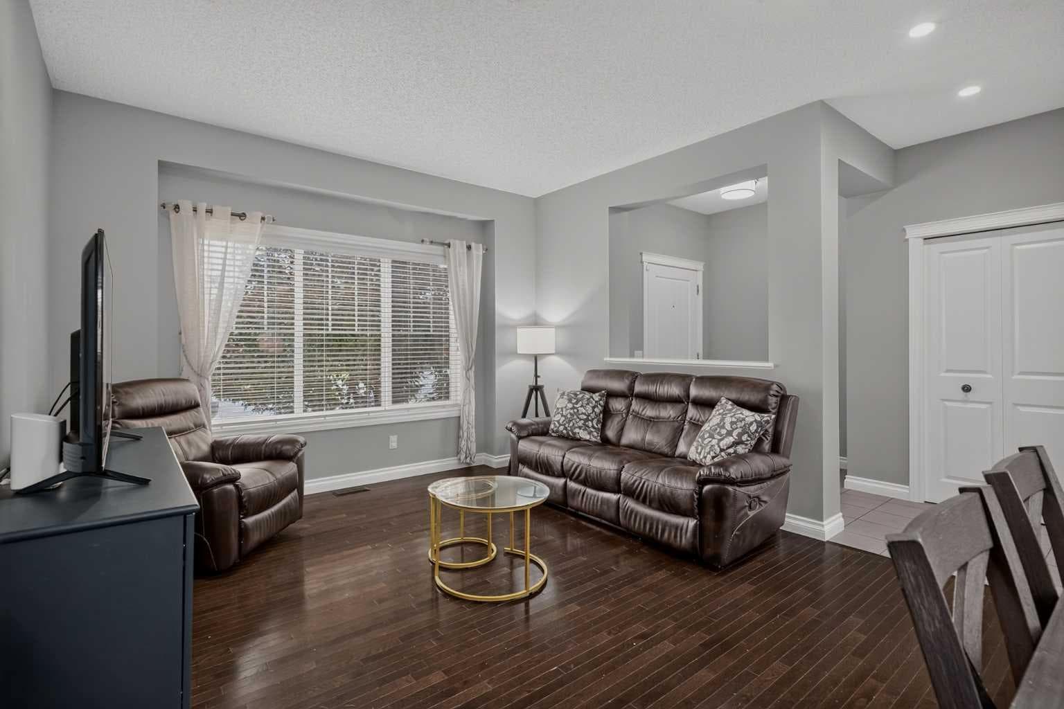 53 Mahogany Point SE