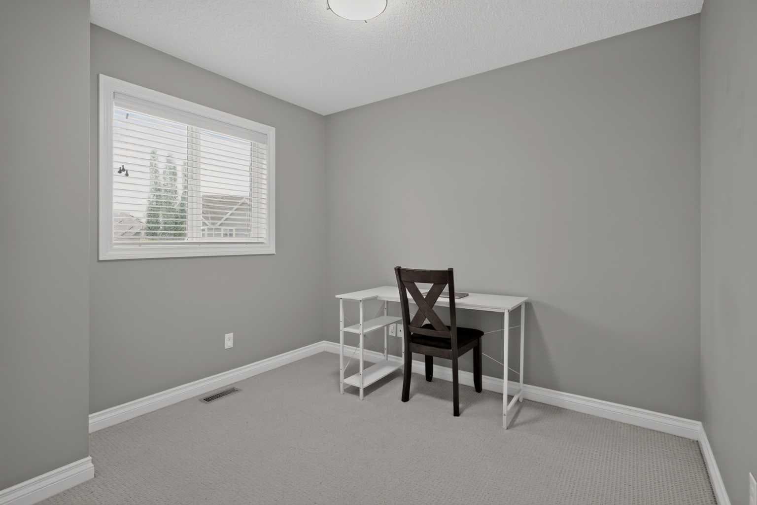 53 Mahogany Point SE