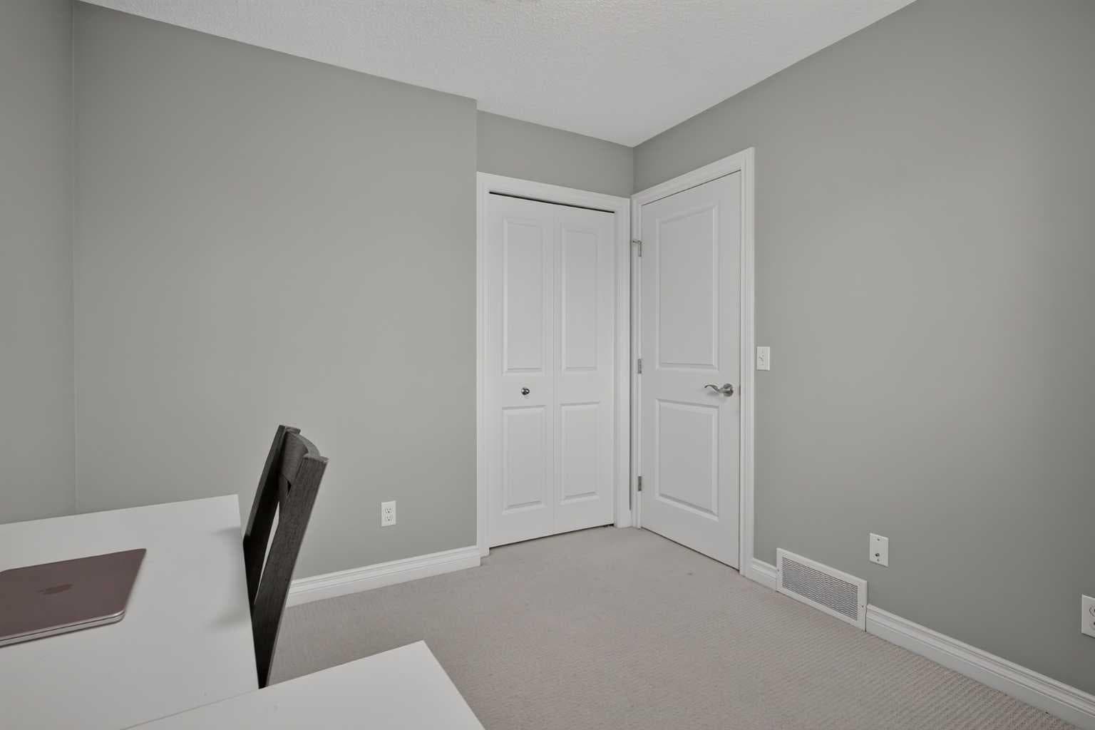53 Mahogany Point SE