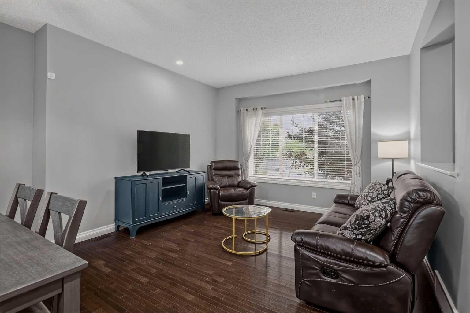 53 Mahogany Point SE