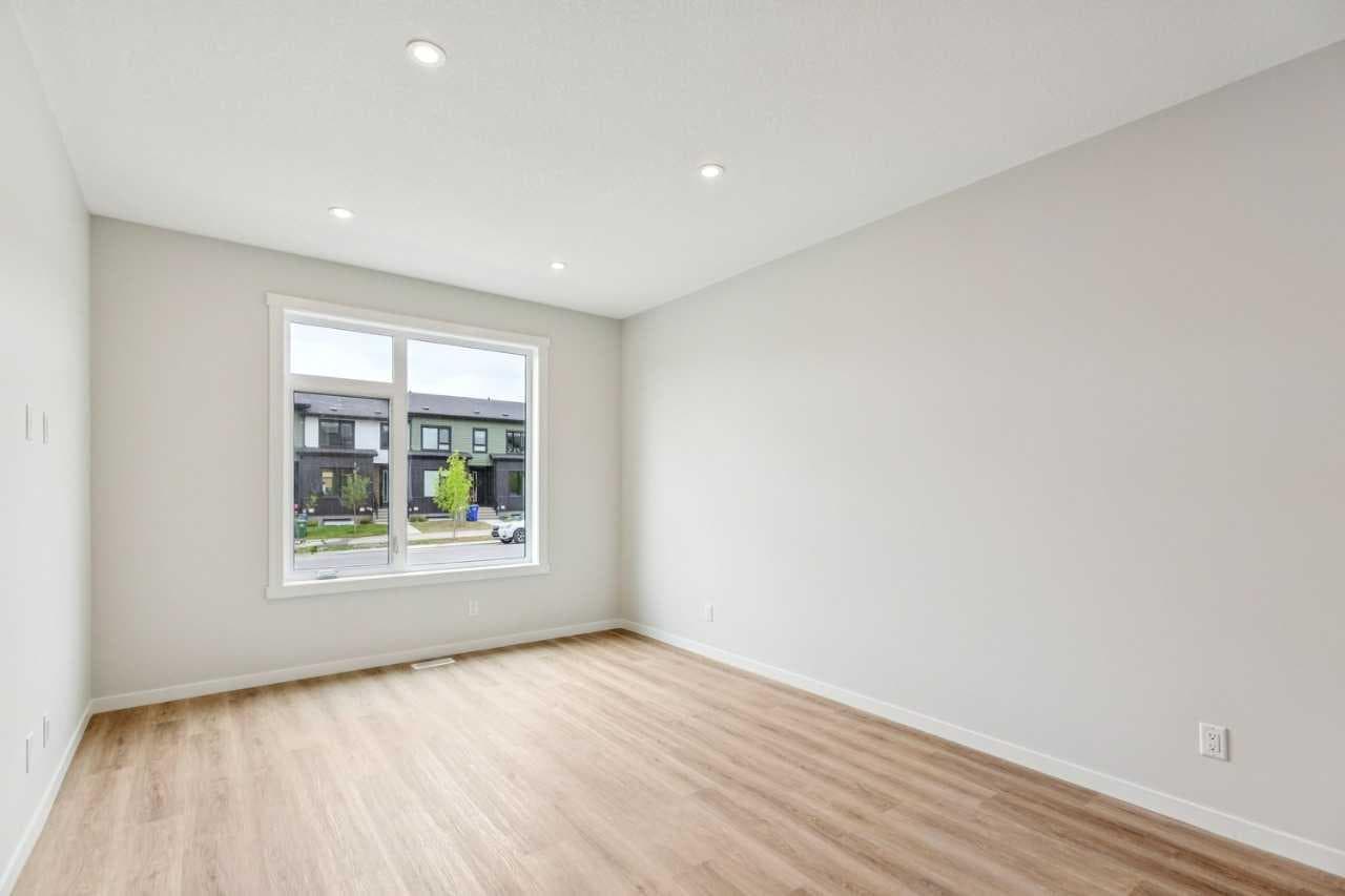 225 Vantage Drive 
