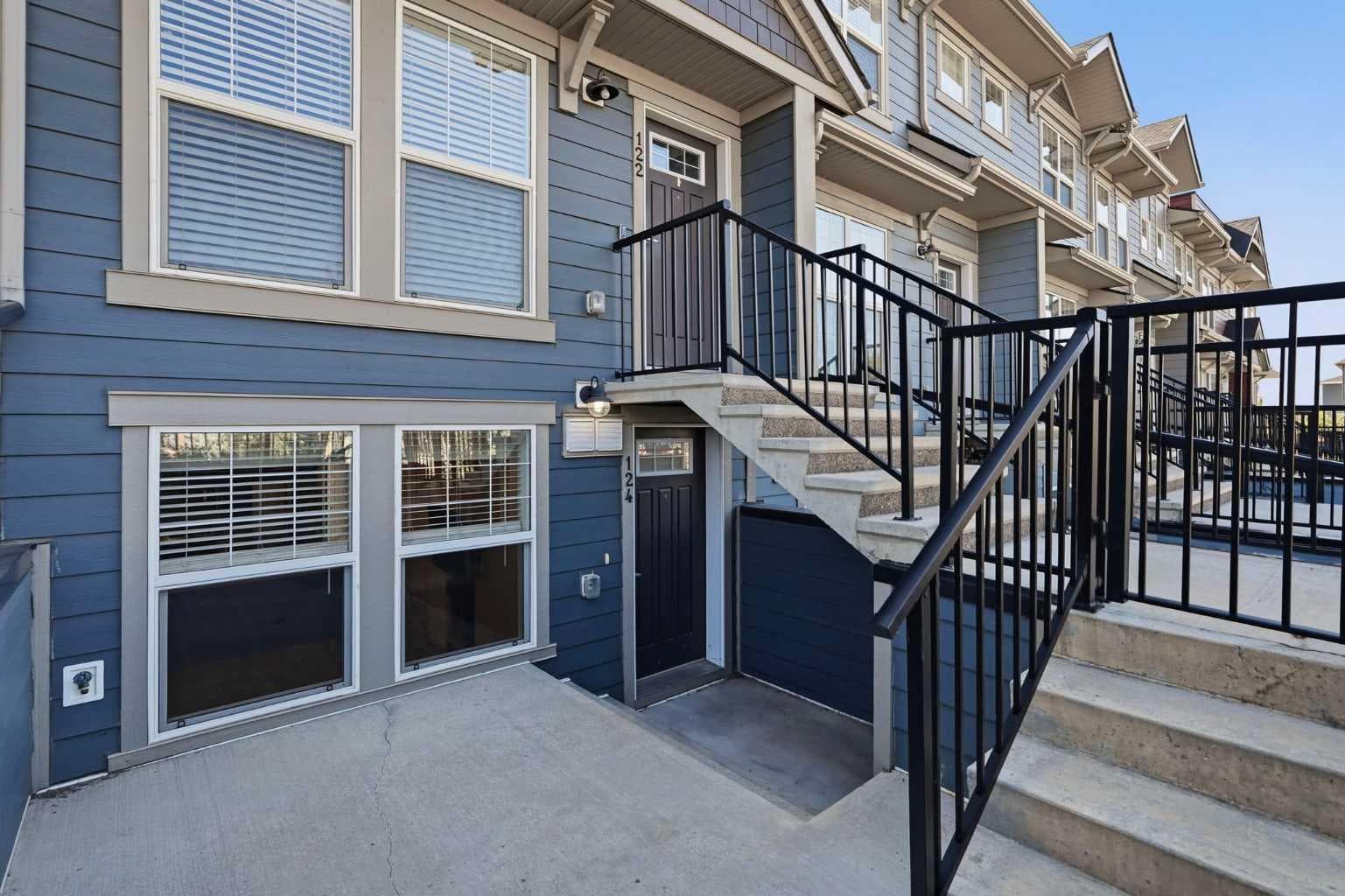 124 Cranbrook Square SE